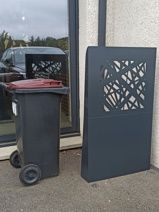 Cache poubelle extérieur pour cacher les poubelles de maisons et embellir son jardin